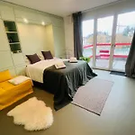 Modern Living, Luxe