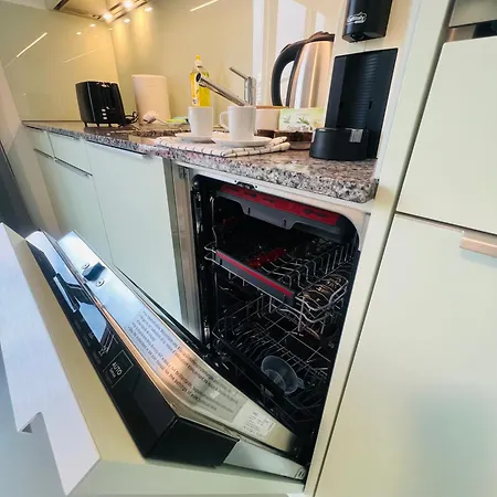 Modern Living, Luxe