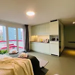 Modern Living, Luxe